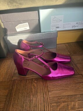 Sz 38 italian Metallic Fuchsia T-Strap Block Heel Pumps